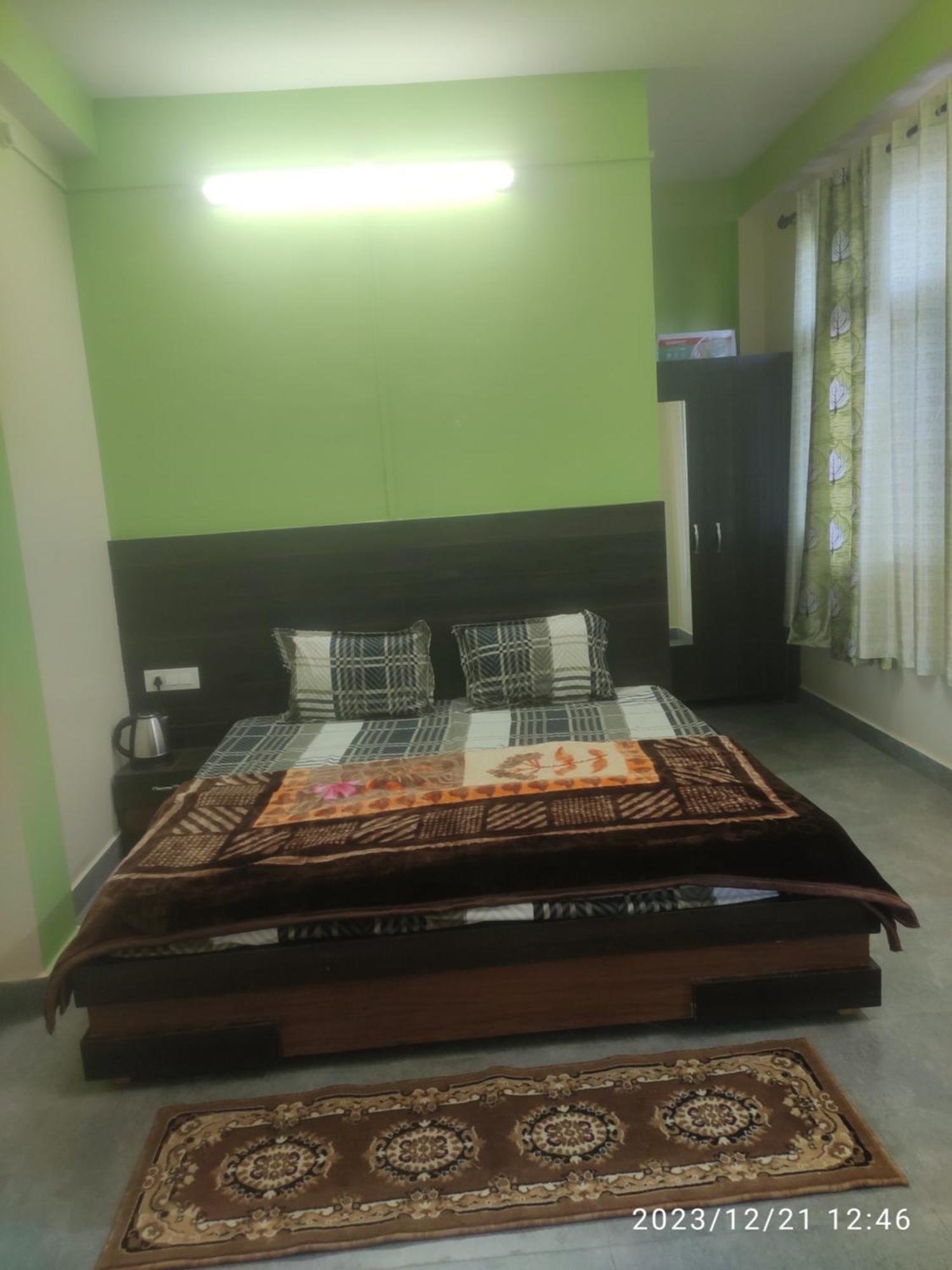 Tree Valley Homestay Chail Exteriör bild