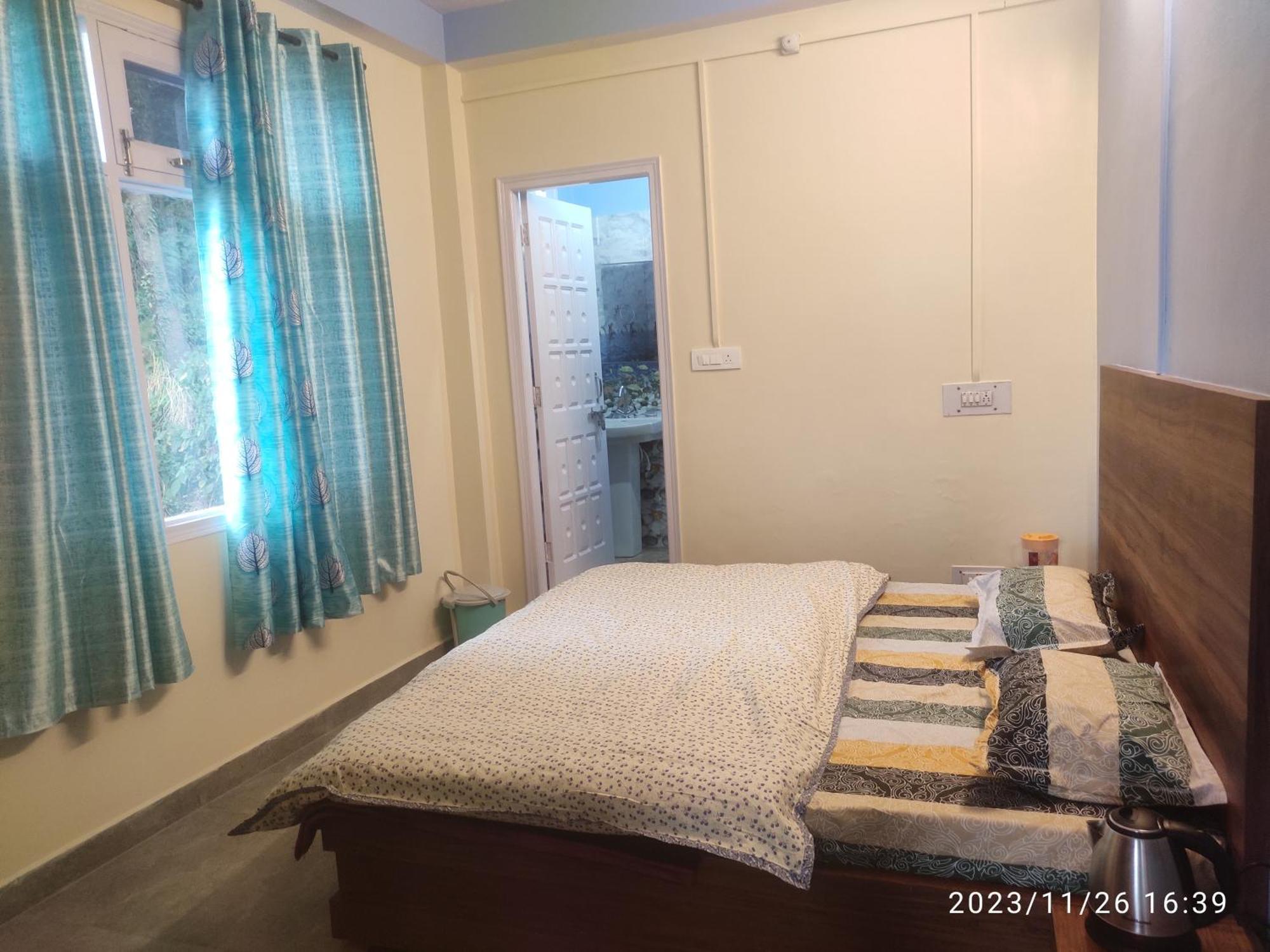 Tree Valley Homestay Chail Exteriör bild