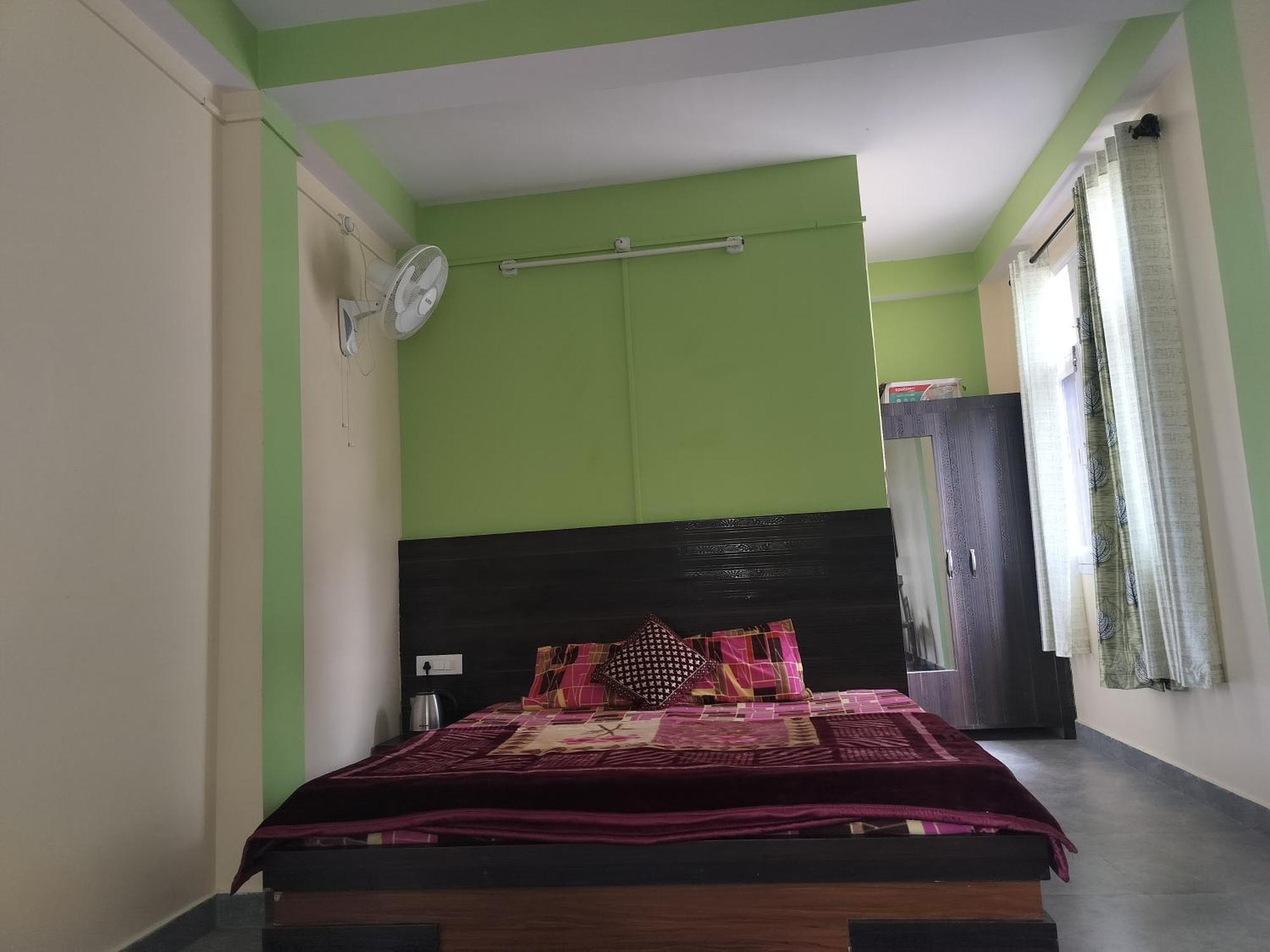 Tree Valley Homestay Chail Exteriör bild