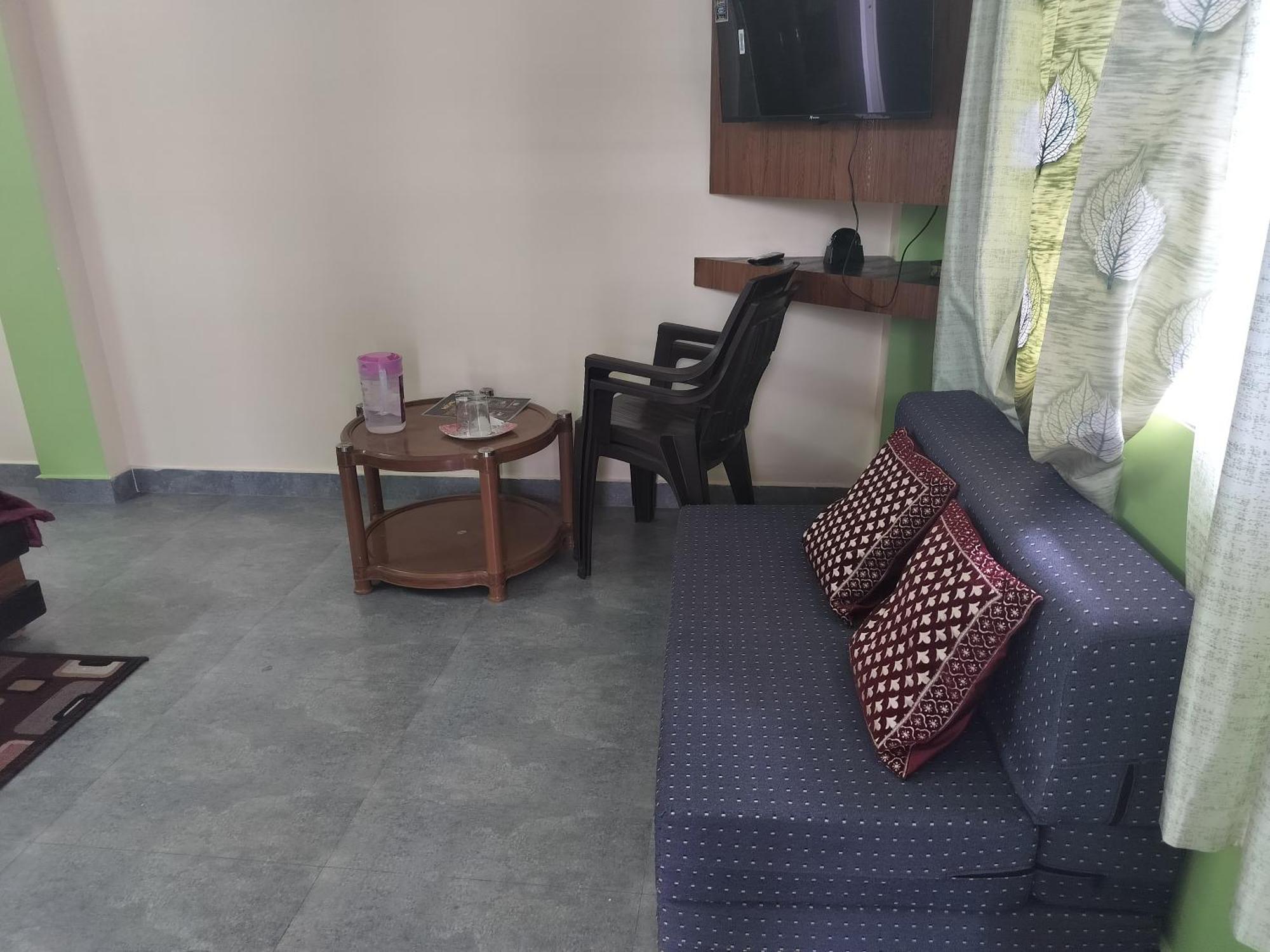 Tree Valley Homestay Chail Exteriör bild
